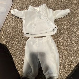 Baby gap two piece fleece set